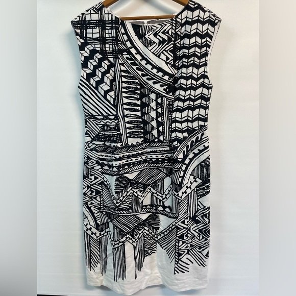 Chico's Dresses & Skirts - Chicos 100% linen sheath dress, beautiful dress with a lining and zipper back.